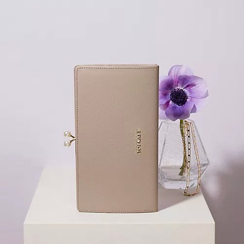 【トプカピ/TOPKAPI】の【TOPKAPI】シュリンクレザー パール がま口 長財布 インテリア・キッズ・メンズ・レディースファッション・服の通販 founy(ファニー) 　ファッション　Fashion　レディースファッション　WOMEN　財布　Wallets　シルバー　Silver　パール　Pearl　ベーシック　Basic　ポケット　Pocket　エレガント 上品　Elegant　財布　Wallet　グレージュ|ID: prp329100004464384 ipo3291000000031235941