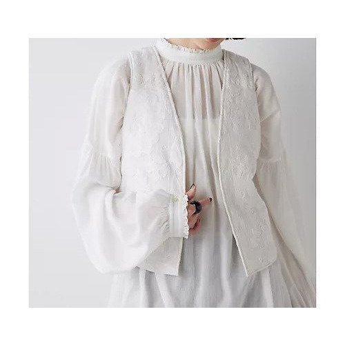 【ウィムガゼット/Whim Gazette】のエンブロイダリージレ インテリア・キッズ・メンズ・レディースファッション・服の通販 founy(ファニー) 　ファッション　Fashion　レディースファッション　WOMEN　アウター　Coat Outerwear　トップス・カットソー　Tops/Tshirt　ベスト/ジレ　Gilets/Vests　2024年　2024　2024-2025秋冬・A/W　Aw/Autumn/Winter/Fw/Fall/2024-2025　おすすめ　Recommend　インド　India　インナー　Inner　カットソー　Cut And Sew　コンパクト　Compact　ハンド　Hand　ロング　Long　オフホワイト|ID: prp329100004464393 ipo3291000000031235983