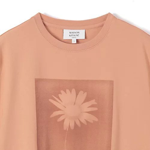 【メゾン キツネ/MAISON KITSUNE】のDAISY COMFORT TEE-SHIRT 人気、トレンドファッション・服の通販 founy(ファニー) 　ファッション　Fashion　レディースファッション　WOMEN　トップス・カットソー　Tops/Tshirt　シャツ/ブラウス　Shirts/Blouses　2025年　2025　2025春夏・S/S　Ss,Spring/Summer,2025　シンプル　Simple　プリント　Print　リラックス　Relax　洗える　Washable　other-3|ID: prp329100004487090 ipo3291000000031632575
