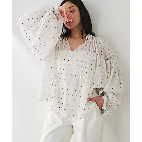 【ウィムガゼット/Whim Gazette】のドットシシュウブラウス 人気、トレンドファッション・服の通販 founy(ファニー) 　ファッション　Fashion　レディースファッション　WOMEN　トップス・カットソー　Tops/Tshirt　シャツ/ブラウス　Shirts/Blouses　2025年　2025　2025春夏・S/S　Ss,Spring/Summer,2025　シャーリング　Shirring　スキッパー　Skipper　デコルテ　Decolletage　ドット　Dot　夏　Summer　春　Spring　other-3|ID: prp329100004493356 ipo3291000000031684842