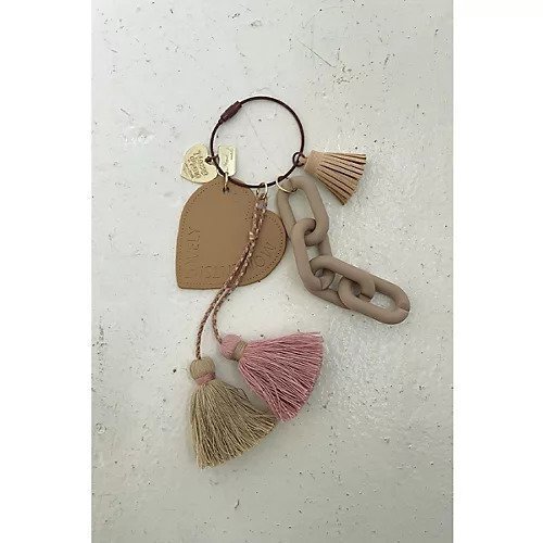 【マージュール/marjour】のHEART CHARM インテリア・キッズ・メンズ・レディースファッション・服の通販 founy(ファニー) ファッション Fashion レディースファッション Fashion for Women おすすめ Recommended / Our Picks チェーン Chain, Chain Strap チャーム Charm, Pendant フェイクレザー Faux Leather, PU Leather フリンジ Fringe, Tassel メタル Metal, Metal Parts BEIGE|ID: prp329100004503185 ipo3291000000033918470