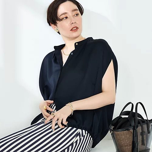 【ノーリーズ/NOLLEY'S】のハンマーサテンケープブラウス インテリア・キッズ・メンズ・レディースファッション・服の通販 founy(ファニー) 　ファッション　Fashion　レディースファッション　WOMEN　トップス・カットソー　Tops/Tshirt　シャツ/ブラウス　Shirts/Blouses　2025年　2025　2025春夏・S/S　Ss,Spring/Summer,2025　インナー　Inner　サテン　Satin　スリット　Slit　タンク　Tank　ノースリーブ　No Sleeve　フォルム　Form　ブルゾン　Blouson　ポケット　Pocket　エレガント 上品　Elegant　羽織　Haori　ネイビー|ID: prp329100004506040 ipo3291000000031803436