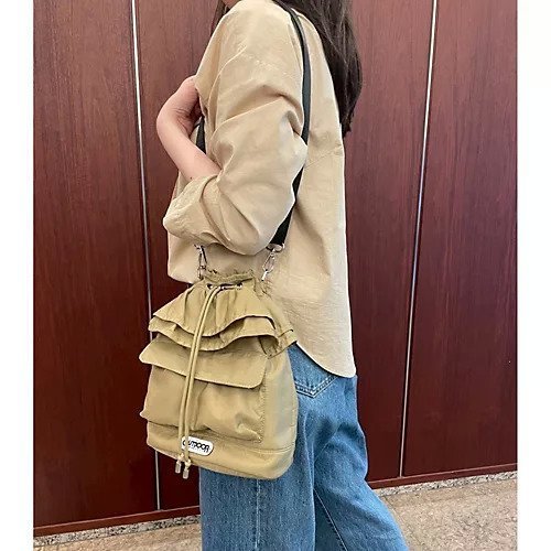 【アウトドアプロダクツ/OUTDOOR PRODUCTS】の【LEE別注】ダブルフリル巾着バッグ 人気、トレンドファッション・服の通販 founy(ファニー) 　ファッション　Fashion　レディースファッション　Ladies' Fashion Online　バッグ　Bag　スポーティ　Sporty　ダブル　Double　フリル　Frills　フロント　Front　ポケット　Pocket　マグネット　Magnet　別注　Special Order　巾着　Purse　財布　Wallet　other-2|ID: prp329100004515085 ipo3291000000032322533