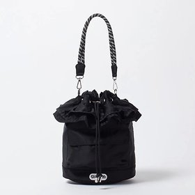 【アウトドアプロダクツ/OUTDOOR PRODUCTS】の【LEE別注】ダブルフリル巾着バッグ 人気、トレンドファッション・服の通販 founy(ファニー) ファッション Fashion レディースファッション Fashion for Women バッグ Bags スポーティ Sporty, Casual Athletic ダブル Double, Double-Breasted フリル Frill, Ruffle フロント Front, Front Design ポケット Pocket, Pocket Detail マグネット Magnet, Magnetic Closure 別注 Limited Edition, Custom Order 巾着 Drawstring Bag, Kinchaku 財布 Wallet, Purse |ID:prp329100004515085