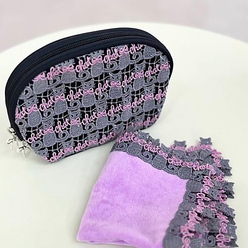 【近沢レース店/Chikazawa Lace】の【LEE厳選】【洗える】ネコちゃんセット(タオルハンカチ&ポーチ) 人気、トレンドファッション・服の通販 founy(ファニー) 　ファッション　Fashion　レディースファッション　Fashion for Women　ポーチ&ミニバッグ　Pouches & Mini Bags　シンプル　Simple, Minimal　タオル　Towel, Bath Towel　ネコ　Cat, Feline Motif　ハンカチ　Handkerchief, Hanky　ポケット　Pocket, Pocket Detail　ポーチ　Pouch, Small Case　モチーフ　Motif, Design Theme　ラウンド　Round, Round Neck　リボン　Ribbon, Bow　レース　Lace, Lace Fabric　洗える　Machine Washable　猫　Cat, Kitty　other-3|ID: prp329100004515099 ipo3291000000031915811