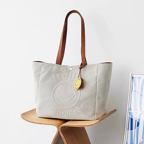 【トプカピ/TOPKAPI】の【Breath TOPKAPI】SMILE COLLECTION エンボス スマイル ビッグ トートバッグ /スマイルチャーム付き インテリア・キッズ・メンズ・レディースファッション・服の通販 founy(ファニー) https://founy.com/ ファッション Fashion レディースファッション WOMEN バッグ Bag キャンバス Canvas チャーム Charm ビッグ Big フラップ Flap フロント Front ポケット Pocket モチーフ Motif |ID: prp329100004516142 ipo3291000000031914389