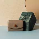 【トプカピ/TOPKAPI】の【TOPKAPI】 gemdrops ジェムドロップ ミニエンボスレザー 天然石 三つ折り 財布 ミディアムグレー|ID: prp329100004516168 ipo3291000000034377626