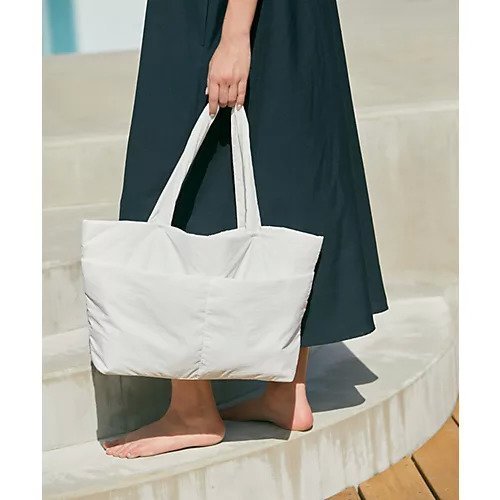 【ジュリエ/Julier】のパフィー撥水トートバッグ インテリア・キッズ・メンズ・レディースファッション・服の通販 founy(ファニー) 　ファッション　Fashion　レディースファッション　WOMEN　バッグ　Bag　コレクション　Collection　軽量　Lightweight　タンブラー　Tumbler　ポケット　Pocket　ヨガ　Yoga　ランニング　Running　リラックス　Relax　旅行　Travel　ビジネス 仕事 通勤　Business　ホワイト|ID: prp329100004516264 ipo3291000000031915566