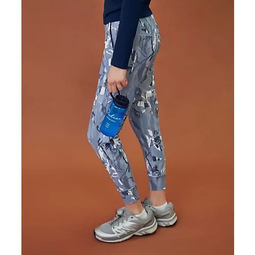 【ジュリエ/Julier】のAirleafプリントレギンスパンツ インテリア・キッズ・メンズ・レディースファッション・服の通販 founy(ファニー) 　ファッション　Fashion　レディースファッション　WOMEN　パンツ　Pants　レギンス　Leggings　コレクション　Collection　ストレッチ　Stretch　フィット　Fit　プリント　Print　水着　Swimsuit　ヨガ　Yoga　リラックス　Relax　リーフ　Leaf　レギンス　Leggings　ワーク　Work　冬　Winter　おすすめ　Recommend　グレイッシュブルー|ID: prp329100004516269 ipo3291000000031915594