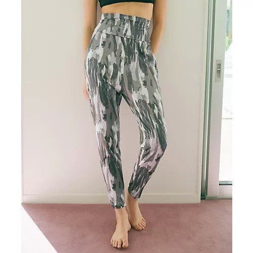 【ジュリエ/Julier】のVertical brushプリントギャザーパンツ インテリア・キッズ・メンズ・レディースファッション・服の通販 founy(ファニー) https://founy.com/ ファッション Fashion レディースファッション WOMEN パンツ Pants ギャザー Gather コレクション Collection 今季 This Season ストレッチ Stretch 人気 Popularity ビーチ Beach プリント Print 水着 Swimsuit ヨガ Yoga ランニング Running リラックス Relax レギンス Leggings 夏 Summer |ID: prp329100004516286 ipo3291000000031915730