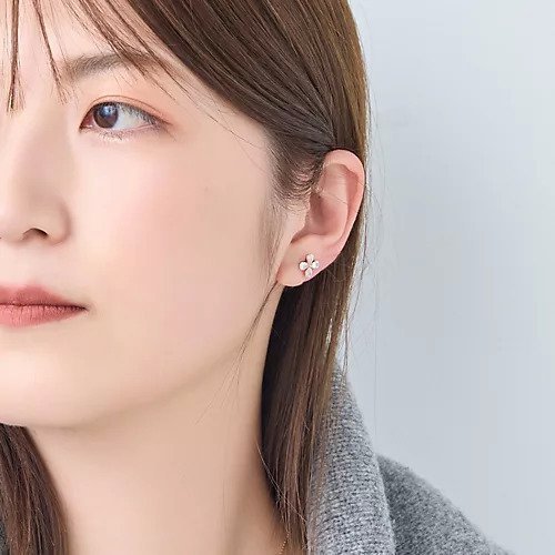 【フィービィー/phoebe】の【痛くないシリーズ/金属アレルギー対応】フラワリービジューライトフィットイヤリング 人気、トレンドファッション・服の通販 founy(ファニー) 　ファッション　Fashion　レディースファッション　Fashion for Women　ジュエリー　Jewelry　ファッションリング　Fashion Rings　イヤリング・フープ・ドロップタイプ　Hoop, Drop & Clip Earrings　イヤリング　Earrings　シェイプ　Shape, Slim Fit　シンプル　Simple, Minimal　フラワー　Flower, Floral　モチーフ　Motif, Design Theme　ワンポイント　One Point, Statement Accent　エレガント 上品　Elegant　人気　Popular, Best Seller　軽量　Lightweight, Ultra Light　other-3|ID: prp329100004517458 ipo3291000000032675523