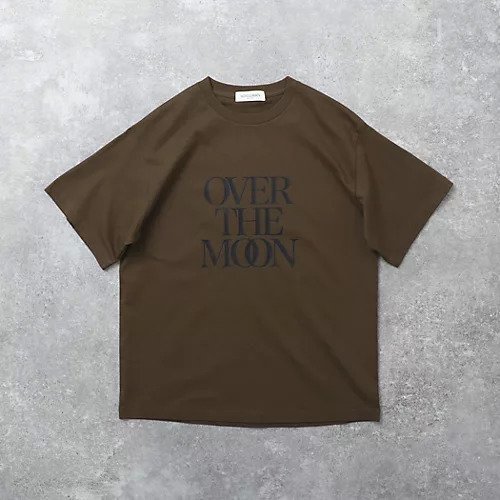 【ノーリーズ グッドマン/NOLLEY'S goodman / MEN】のコンパクトコーマ ファインジャージT《OVER THE MOON/GODSEND》25SS インテリア・キッズ・メンズ・レディースファッション・服の通販 founy(ファニー) 　ファッション　Fashion　メンズファッション　Fashion for Men　インナー　Innerwear　スラックス　Slacks, Dress Pants　デニム　Denim, Jeans Material　なめらか　Smooth, Silky Texture　フロント　Front, Front Design　プリント　Print, Printed Pattern　おすすめ　Recommended / Our Picks　2025年　2025　2025春夏・S/S　Spring/Summer 2025 SS25　ブラウン|ID: prp329100004541324 ipo3291000000032086075