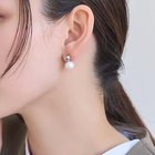 【フィービィー/phoebe】のツインパールメタルイヤリング シルバー|ID: prp329100004544572 ipo3291000000033408329
