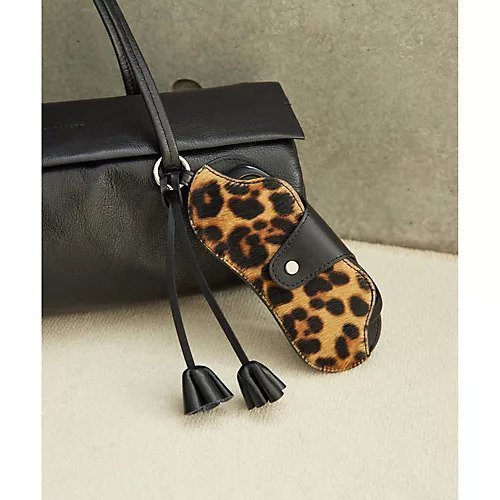 【ウィムガゼット/Whim Gazette】の【Hoaw.】Glasses Case インテリア・キッズ・メンズ・レディースファッション・服の通販 founy(ファニー) 　ファッション　Fashion　レディースファッション　WOMEN　サングラス/メガネ　Glasses　アクセサリー　Accessories　サングラス　Sunglasses　シューズ　Shoes　シンプル　Simple　スタイリッシュ　Stylish　チャーム　Charm　ボックス　Box　ループ　Loop　レオパード　Leopard　2025年　2025　2025春夏・S/S　Ss,Spring/Summer,2025　キャメル|ID: prp329100004547747 ipo3291000000032138010