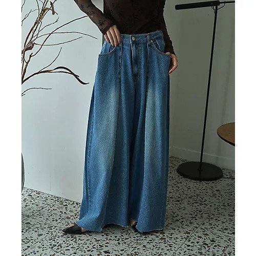 【マージュール/marjour】のSUPER WIDE TUCK DENIM インテリア・キッズ・メンズ・レディースファッション・服の通販 founy(ファニー) https://founy.com/ ファッション Fashion レディースファッション Fashion for Women カットオフ Cut-Off Design ストレッチ Stretch, Stretchy Fabric デニム Denim, Jeans Material フロント Front, Front Design ポケット Pocket, Pocket Detail ワイド Wide, Wide Fit 夏 Summer |ID: prp329100004551035 ipo3291000000032165964