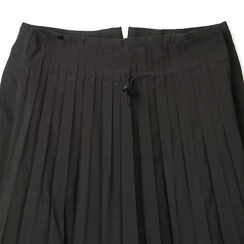【トーガ プルラ/TOGA PULLA】のMemory twill pleats short pants 人気、トレンドファッション・服の通販 founy(ファニー) 　ファッション　Fashion　レディースファッション　Fashion for Women　パンツ　Pants & Trousers　ショートパンツ・ハーフパンツ　High-Waisted & Relaxed Shorts　2024年　2024　2024春夏・S/S　Spring/Summer 2024 SS24　ドローコード　Drawcord, Drawstring Cord　フロント　Front, Front Design　プリーツ　Pleats, Pleated　other-3|ID: prp329100004553553 ipo3291000000033512892