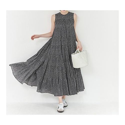 【マリハ/MARIHA】のミューズのドレス Baby Daisies 人気、トレンドファッション・服の通販 founy(ファニー) 　ファッション　Fashion　レディースファッション　Fashion for Women　ワンピース　Dresses　フォーマル・パーティードレス・結婚式用ドレス　Elegant & Casual Dresses　インナー　Innerwear　ジャケット　Jacket, Outerwear　ティアード　Tiered, Tiered Style　デニム　Denim, Jeans Material　ドレス　Dress, One-Piece　バランス　Balance, Style Balance　パターン　Pattern, Design Print　モノトーン　Monotone, Black and White　ラウンド　Round, Round Neck　ロング　Long, Long-Length　エレガント 上品　Elegant　洗える　Machine Washable　other-2|ID: prp329100004563625 ipo3291000000033878356