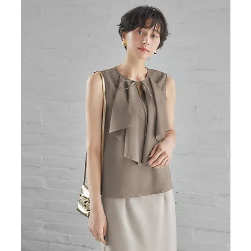 【スタイルデリ/STYLE DELI】のラッフルドレープノースリーブブラウス インテリア・キッズ・メンズ・レディースファッション・服の通販 founy(ファニー) https://founy.com/ ファッション Fashion レディースファッション Fashion for Women トップス・カットソー Cut & Sew Tops キャミソール&ノースリーブ Camisoles & Sleeveless Tops シャツ・ブラウス・オフィスカジュアル Elegant Blouses & Button-Ups イエロー Yellow インナー Innerwear 春 Spring カーディガン Cardigan, Knitwear キャミソール Camisole, Spaghetti Strap Top タンク Tank Top, Sleeveless Top ダメージ Distressed, Destroyed 定番 Standard, Basic Item ノースリーブ Sleeveless, No-Sleeve バランス Balance, Style Balance フェミニン Feminine, Girly フォルム Silhouette, Form フレア Flare, Flared フロント Front, Front Design ポケット Pocket, Pocket Detail ラッフル Ruffle, Frill リボン Ribbon, Bow ワイド Wide, Wide Fit S/S・春夏 SS, Spring/Summer, Warm Season おすすめ Recommended / Our Picks 夏 Summer |ID: prp329100004565330 ipo3291000000032286379