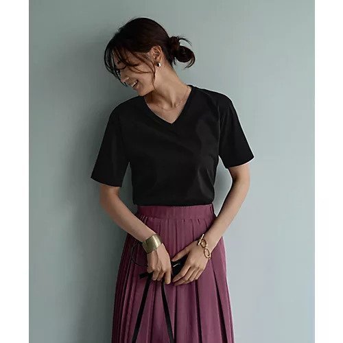 【スタイルデリ/STYLE DELI】の【ものづくりJAPAN】DIORAMAシルキースムース/VネックT インテリア・キッズ・メンズ・レディースファッション・服の通販 founy(ファニー) 　ファッション　Fashion　レディースファッション　WOMEN　トップス・カットソー　Tops/Tshirt　Vネック　V-Neck　インド　India　インナー　Inner　カットソー　Cut And Sew　カーディガン　Cardigan　コレクション　Collection　サロペット　Overalls　シンプル　Simple　ジャケット　Jacket　スタイリッシュ　Stylish　ストレート　Straight　スリット　Slit　デコルテ　Decolletage　フォルム　Form　ベーシック　Basic　半袖　Short Sleeve　日本製　Made In Japan　ビジネス 仕事 通勤　Business　ブラック|ID: prp329100004570048 ipo3291000000032334664