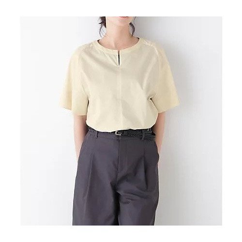 【ヒューマンウーマン/HUMAN WOMAN】のボックスシルエットキーネックブラウス インテリア・キッズ・メンズ・レディースファッション・服の通販 founy(ファニー) 　ファッション　Fashion　レディースファッション　Fashion for Women　トップス・カットソー　Cut & Sew Tops　シャツ・ブラウス・オフィスカジュアル　Elegant Blouses & Button-Ups　おすすめ　Recommended / Our Picks　ツイル　Twist, Twisted Detail　ボトム　Bottoms, Lower Wear　ワッシャー　Washer, Crinkled Finish　ベージュ|ID: prp329100004570063 ipo3291000000032334771