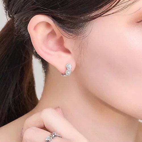 【フィービィー/phoebe】の【痛くないシリーズ/金属アレルギー対応】マーガレットフラワーフープライトフィットイヤリング シルバー 人気、トレンドファッション・服の通販 founy(ファニー) 　ファッション　Fashion　レディースファッション　Fashion for Women　ジュエリー　Jewelry　ファッションリング　Fashion Rings　イヤリング・フープ・ドロップタイプ　Hoop, Drop & Clip Earrings　イヤリング　Earrings　シルバー　Silver, Metallic Silver　ビジュー　Bijou, Jewel-like Accent　フラワー　Flower, Floral　モチーフ　Motif, Design Theme　エレガント 上品　Elegant　軽量　Lightweight, Ultra Light　other-2|ID: prp329100004571590 ipo3291000000032347820