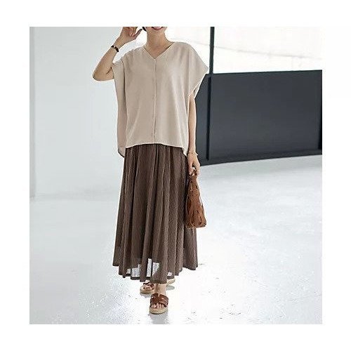 【スタイルデリ/STYLE DELI】の薄手でシルキーなドレープVネックブラウス 人気、トレンドファッション・服の通販 founy(ファニー) 　ファッション　Fashion　レディースファッション　WOMEN　トップス・カットソー　Tops/Tshirt　シャツ/ブラウス　Shirts/Blouses　Vネック　V-Neck　イエロー　Yellow　カーディガン　Cardigan　クール　Cool　シンプル　Simple　ジャケット　Jacket　ストレート　Straight　スリット　Slit　デコルテ　Decolletage　ドレープ　Drape　バランス　Balance　フラット　Flat　フロント　Front　ブルゾン　Blouson　ポケット　Pocket　半袖　Short Sleeve　夏　Summer　エレガント 上品　Elegant　ビジネス 仕事 通勤　Business　other-2|ID: prp329100004576644 ipo3291000000032412710