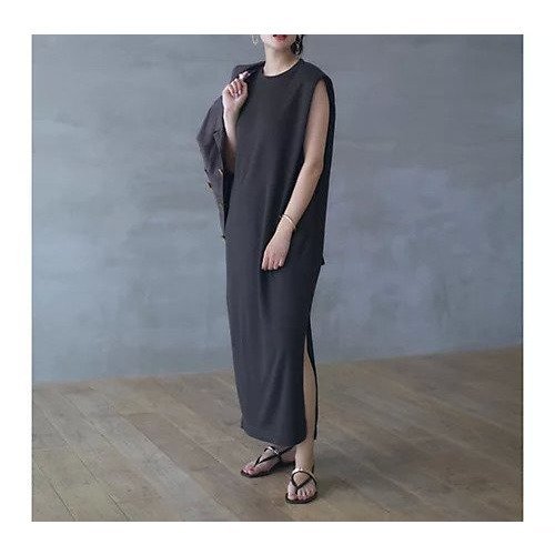 【プロタゴニスタ/PROTAGONISTA】の【HPS別注】パッド入りノースリーブワンピース 人気、トレンドファッション・服の通販 founy(ファニー) 　ファッション　Fashion　レディースファッション　Fashion for Women　ワンピース　Dresses　洗える　Machine Washable　カーディガン　Cardigan, Knitwear　吸水　Absorbent, Quick-Dry　シンプル　Simple, Minimal　ジャケット　Jacket, Outerwear　スリット　Slit, Slit Detail　ノースリーブ　Sleeveless, No-Sleeve　人気　Popular, Best Seller　別注　Limited Edition, Custom Order　マキシ　Maxi, Full Length　夏　Summer　ビジネス 仕事 通勤　Business / Work / Commuting　other-2|ID: prp329100004577678 ipo3291000000032452910