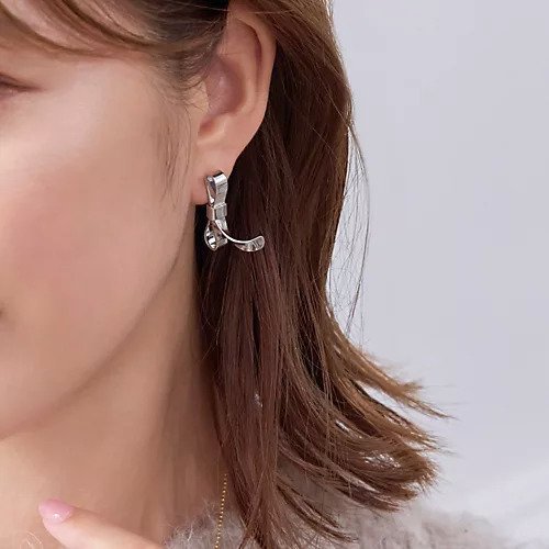 【フィービィー/phoebe】のニュアンスリボンピアス シルバー 人気、トレンドファッション・服の通販 founy(ファニー) 　ファッション　Fashion　レディースファッション　Fashion for Women　シルバー　Silver, Metallic Silver　フォルム　Silhouette, Form　モチーフ　Motif, Design Theme　リボン　Ribbon, Bow　ビジネス 仕事 通勤　Business / Work / Commuting　other-2|ID: prp329100004589604 ipo3291000000034504895