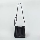 【ヤーキ/YAHKI】のSHRINK SOFT W FACE 人気、トレンドファッション・服の通販 founy(ファニー) ファッション Fashion レディースファッション Ladies' Fashion Online ショルダー Shoulder シンプル Simple フォルム Form マグネット Magnet 巾着 Purse thumbnail black|ID: prp329100004591276 ipo3291000000032586981