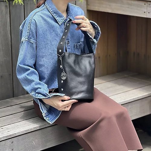 【ノーリーズ/NOLLEY'S】の【MARCO MASI/ マルコマージ】 スタッズワンハンドルバッグ インテリア・キッズ・メンズ・レディースファッション・服の通販 founy(ファニー) 　ファッション　Fashion　レディースファッション　Ladies' Fashion Online　バッグ　Bag　スクエア　Square　スタイリッシュ　Stylish　スタッズ　Studs　ミラノ　Milan　ブラック|ID: prp329100004594328 ipo3291000000032635141