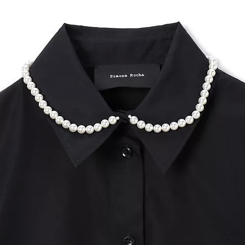 【シモーン ロシャ/SIMONE ROCHA】のCROPPED MASCULINE SHIRT W/ EMB 人気、トレンドファッション・服の通販 founy(ファニー) 　ファッション　Fashion　レディースファッション　Fashion for Women　トップス・カットソー　Cut & Sew Tops　シャツ・ブラウス・オフィスカジュアル　Elegant Blouses & Button-Ups　2025年　2025　2025-2026秋冬・A/W　Autumn/Winter 2025–26 AW25–26　クロップド　Cropped, Short Length　スタイリッシュ　Stylish, Fashionable　ドレス　Dress, One-Piece　バランス　Balance, Style Balance　パール　Pearl, Pearl Accent　洗える　Machine Washable　other-3|ID: prp329100004598387 ipo3291000000034365362