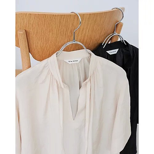 【イーバイエクラ/E by eclat】のバンドカラー細ボウタイブラウス 人気、トレンドファッション・服の通販 founy(ファニー) 　ファッション　Fashion　レディースファッション　Fashion for Women　トップス・カットソー　Cut & Sew Tops　シャツ・ブラウス・オフィスカジュアル　Elegant Blouses & Button-Ups　エレガント 上品　Elegant　ギャザー　Gathered, Ruffled　スリット　Slit, Slit Detail　ボックス　Boxy, Box Shape　ワイド　Wide, Wide Fit　夏　Summer　洗える　Machine Washable　other-2|ID: prp329100004598389 ipo3291000000032718344