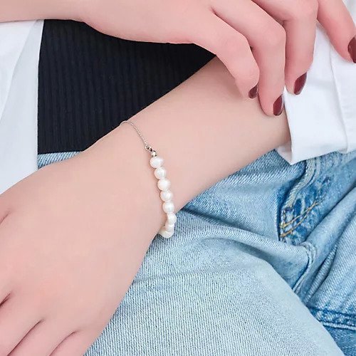 【フィービィー/phoebe】のフレッシュウォーターパールブレスレット シルバー/淡水パール インテリア・キッズ・メンズ・レディースファッション・服の通販 founy(ファニー) https://founy.com/ ファッション Fashion レディースファッション Fashion for Women ジュエリー Jewelry チェーン＆カフブレスレット Cuff & Chain Bracelets シルバー Silver, Metallic Silver チェーン Chain, Chain Strap パール Pearl, Pearl Accent ブレスレット Bracelet, Wristband ワンポイント One Point, Statement Accent エレガント 上品 Elegant |ID: prp329100004600421 ipo3291000000032703609