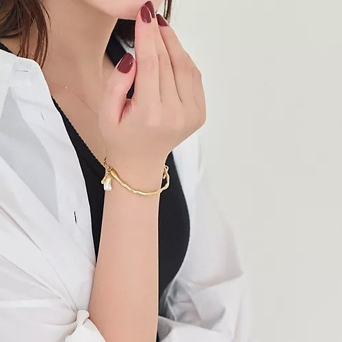 【フィービィー/phoebe】のフロウラインメタルブレスレット ゴールド 人気、トレンドファッション・服の通販 founy(ファニー) 　ファッション　Fashion　レディースファッション　Fashion for Women　ジュエリー　Jewelry　チェーン＆カフブレスレット　Cuff & Chain Bracelets　バロック　Baroque, Baroque Design　バングル　Bangle, Bracelet　パール　Pearl, Pearl Accent　ブレスレット　Bracelet, Wristband　メタル　Metal, Metal Parts　モダン　Modern, Contemporary　other-2|ID: prp329100004600430 ipo3291000000032703676