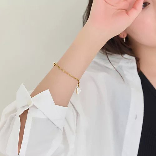 【フィービィー/phoebe】のフロウラインメタルブレスレット ゴールド 人気、トレンドファッション・服の通販 founy(ファニー) 　ファッション　Fashion　レディースファッション　Fashion for Women　ジュエリー　Jewelry　チェーン＆カフブレスレット　Cuff & Chain Bracelets　バロック　Baroque, Baroque Design　バングル　Bangle, Bracelet　パール　Pearl, Pearl Accent　ブレスレット　Bracelet, Wristband　メタル　Metal, Metal Parts　モダン　Modern, Contemporary　other-3|ID: prp329100004600430 ipo3291000000032703678