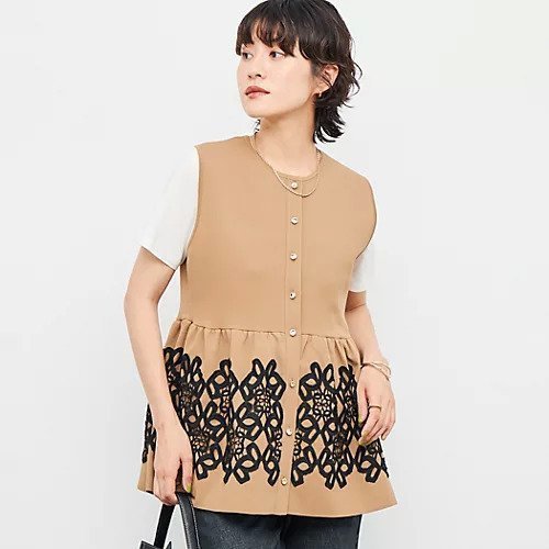 【ノーリーズ/NOLLEY'S】のレース付きペプラムベスト インテリア・キッズ・メンズ・レディースファッション・服の通販 founy(ファニー) 　ファッション　Fashion　レディースファッション　Fashion for Women　アウター　Coat / Outerwear Collection　トップス・カットソー　Cut & Sew Tops　ベスト&ジレ / 重ね着スタイル　Vests & Gilets　2025年　2025　2025-2026秋冬・A/W　Autumn/Winter 2025–26 AW25–26　インナー　Innerwear　カーディガン　Cardigan, Knitwear　ベスト　Vest, Waistcoat　ペプラム　Peplum, Flared Hem　ミラノリブ　Milano Rib, Milano Stitch　モチーフ　Motif, Design Theme　レース　Lace, Lace Fabric　エレガント 上品　Elegant　キャメル|ID: prp329100004601536 ipo3291000000032716240