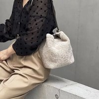 【ノーリーズ/NOLLEY'S】の【LORISTELLA/ロリステッラ】別注キューブワンハンドルムートンバッグ 人気、トレンドファッション・服の通販 founy(ファニー) ファッション Fashion レディースファッション Fashion for Women バッグ Bags イタリア Italy コンパクト Compact, Small Size ショルダー Shoulder, Shoulder Strap スタイリッシュ Stylish, Fashionable トレンド Trend, Trending Now 別注 Limited Edition, Custom Order |ID:prp329100004601615