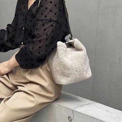 【ノーリーズ/NOLLEY'S】の【LORISTELLA/ロリステッラ】別注キューブワンハンドルムートンバッグ 人気、トレンドファッション・服の通販 founy(ファニー) 　ファッション　Fashion　レディースファッション　Fashion for Women　バッグ　Bags　イタリア　Italy　コンパクト　Compact, Small Size　ショルダー　Shoulder, Shoulder Strap　スタイリッシュ　Stylish, Fashionable　トレンド　Trend, Trending Now　別注　Limited Edition, Custom Order　 other-1|ID: prp329100004601615 ipo3291000000034988849