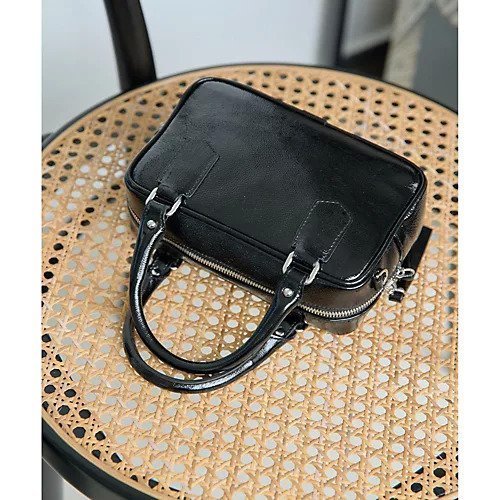 【ウィムガゼット/Whim Gazette】の【NOVIA】別注 MINI BOSTON インテリア・キッズ・メンズ・レディースファッション・服の通販 founy(ファニー) https://founy.com/ ファッション Fashion レディースファッション Fashion for Women イタリア Italy エナメル Patent Leather コンパクト Compact, Small Size 軽量 Lightweight, Ultra Light シンプル Simple, Minimal スクエア Square, Square Shape フォルム Silhouette, Form ポケット Pocket, Pocket Detail 別注 Limited Edition, Custom Order A/W・秋冬 Autumn/Winter 2025年 2025 2025-2026秋冬・A/W Autumn/Winter 2025–26 AW25–26 |ID: prp329100004609864 ipo3291000000032976496