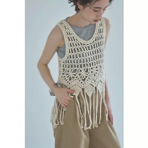 【マージュール/marjour】のMACRAME KNIT FRINGE VEST インテリア・キッズ・メンズ・レディースファッション・服の通販 founy(ファニー) 　ファッション　Fashion　レディースファッション　Fashion for Women　アウター　Coat / Outerwear Collection　トップス・カットソー　Cut & Sew Tops　ニット　Knit Tops & Sweaters　ベスト&ジレ / 重ね着スタイル　Vests & Gilets　インナー　Innerwear　ストレッチ　Stretch, Stretchy Fabric　ハンド　Hand, Handmade　フリンジ　Fringe, Tassel　ベスト　Vest, Waistcoat　ポケット　Pocket, Pocket Detail　リラックス　Relax, Relaxed Fit　おすすめ　Recommended / Our Picks　IVORY|ID: prp329100004613314 ipo3291000000033021592