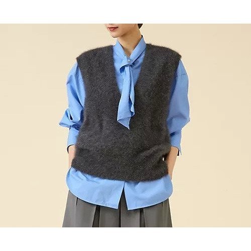 【マルティニーク/martinique】のFOXファーニットジレ 人気、トレンドファッション・服の通販 founy(ファニー) 　ファッション　Fashion　レディースファッション　Fashion for Women　アウター　Coat / Outerwear Collection　トップス・カットソー　Cut & Sew Tops　ニット　Knit Tops & Sweaters　ベスト&ジレ / 重ね着スタイル　Vests & Gilets　おすすめ　Recommended / Our Picks　アンゴラ　Angora Knitwear　デニム　Denim, Jeans Material　ロング　Long, Long-Length　夏　Summer　定番　Standard, Basic Item　秋　Autumn　 other-1|ID: prp329100004613316 ipo3291000000033021601