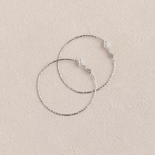 【フィービィー/phoebe】のツイストラインフープイヤリング シルバー 人気、トレンドファッション・服の通販 founy(ファニー) 　ファッション　Fashion　レディースファッション　Fashion for Women　ジュエリー　Jewelry　ファッションリング　Fashion Rings　イヤリング・フープ・ドロップタイプ　Hoop, Drop & Clip Earrings　おすすめ　Recommended / Our Picks　イヤリング　Earrings　シルバー　Silver, Metallic Silver　ツイスト　Tweed, Tweed Fabric　フープ　Hoop, Hoop Earrings　人気　Popular, Best Seller　other-3|ID: prp329100004617591 ipo3291000000033806245