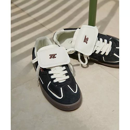 【ウィムガゼット/Whim Gazette】の【THESING】フラップスニーカー 人気、トレンドファッション・服の通販 founy(ファニー) 　ファッション　Fashion　レディースファッション　Fashion for Women　スニーカー　Sneakers, Trainers　フラップ　Flap, Flap Pocket　モノトーン　Monotone, Black and White　A/W・秋冬　Autumn/Winter　2025年　2025　2025-2026秋冬・A/W　Autumn/Winter 2025–26 AW25–26　other-2|ID: prp329100004620235 ipo3291000000033138463