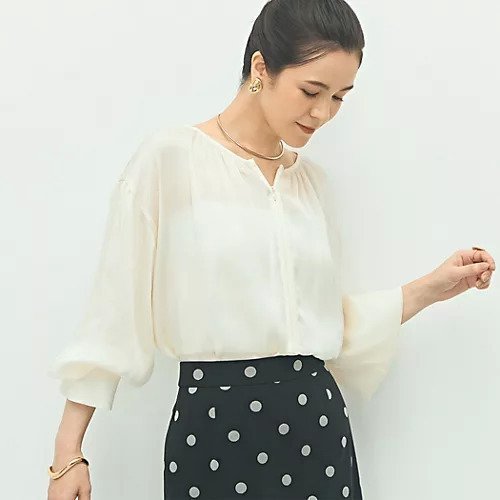 【ノーリーズ/NOLLEY'S】の楊柳サテン2WAYギャザーブラウス インテリア・キッズ・メンズ・レディースファッション・服の通販 founy(ファニー) 　ファッション　Fashion　レディースファッション　Fashion for Women　トップス・カットソー　Cut & Sew Tops　シャツ・ブラウス・オフィスカジュアル　Elegant Blouses & Button-Ups　2025年　2025　2025-2026秋冬・A/W　Autumn/Winter 2025–26 AW25–26　ギャザー　Gathered, Ruffled　サテン　Satin, Glossy Fabric　シルク　Silk, 100% Silk　オフホワイト|ID: prp329100004621170 ipo3291000000033155009