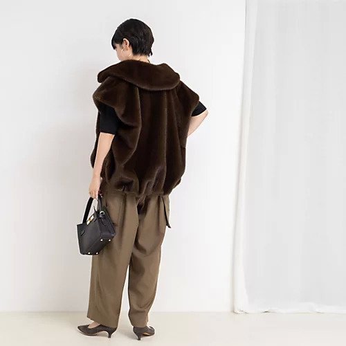 【リエミラー/Rie Miller】のエコファー衿付ベスト 人気、トレンドファッション・服の通販 founy(ファニー) 　ファッション　Fashion　レディースファッション　Fashion for Women　アウター　Coat / Outerwear Collection　トップス・カットソー　Cut & Sew Tops　ベスト&ジレ / 重ね着スタイル　Vests & Gilets　2025年　2025　2025-2026秋冬・A/W　Autumn/Winter 2025–26 AW25–26　ベスト　Vest, Waistcoat　モコモコ　Fuzzy, Fluffy　other-3|ID: prp329100004621372 ipo3291000000033156459