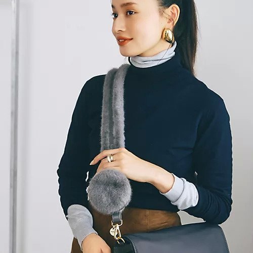 【トプカピ/TOPKAPI】の【TREASURE TOPKAPI】ムートンポーチ付き ショルダーベルト / スマホストラップ インテリア・キッズ・メンズ・レディースファッション・服の通販 founy(ファニー) 　ファッション　Fashion　レディースファッション　Fashion for Women　ベルト&ウエストマーク　Belts & Waist Accessories　ポーチ&ミニバッグ　Pouches & Mini Bags　ショルダー　Shoulder, Shoulder Strap　シンプル　Simple, Minimal　スマホ　Smartphone, Mobile Device　スマート　Smart, Elegant　ポーチ　Pouch, Small Case　ラウンド　Round, Round Neck　リップ　Lip, Lip Motif　A/W・秋冬　Autumn/Winter　グレー|ID: prp329100004630911 ipo3291000000033314575
