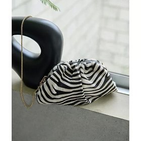 【ウィムガゼット/Whim Gazette】 【INNUE】ZebraチェーンクラッチBAG人気、トレンドファッション・服の通販 founy(ファニー) ファッション Fashion レディースファッション Fashion for Women バッグ Bags 2025年 2025 2025-2026秋冬・A/W Autumn/Winter 2025–26 AW25–26 アクセサリー Fashion Accessories イタリア Italy クラッチ Clutch, Clutch Bag コレクション Collection, Seasonal Line コンパクト Compact, Small Size ショルダー Shoulder, Shoulder Strap シンプル Simple, Minimal チェーン Chain, Chain Strap フォルム Silhouette, Form |ID:prp329100004632870