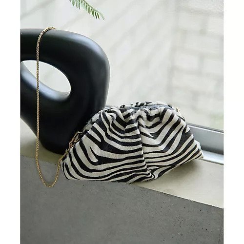 【ウィムガゼット/Whim Gazette】の【INNUE】ZebraチェーンクラッチBAG インテリア・キッズ・メンズ・レディースファッション・服の通販 founy(ファニー) 　ファッション　Fashion　レディースファッション　Fashion for Women　バッグ　Bags　2025年　2025　2025-2026秋冬・A/W　Autumn/Winter 2025–26 AW25–26　アクセサリー　Fashion Accessories　イタリア　Italy　クラッチ　Clutch, Clutch Bag　コレクション　Collection, Seasonal Line　コンパクト　Compact, Small Size　ショルダー　Shoulder, Shoulder Strap　シンプル　Simple, Minimal　チェーン　Chain, Chain Strap　フォルム　Silhouette, Form　ブラック|ID: prp329100004632870 ipo3291000000033342159