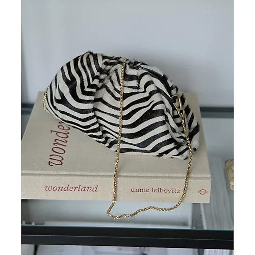 【ウィムガゼット/Whim Gazette】の【INNUE】ZebraチェーンクラッチBAG 人気、トレンドファッション・服の通販 founy(ファニー) 　ファッション　Fashion　レディースファッション　Fashion for Women　バッグ　Bags　2025年　2025　2025-2026秋冬・A/W　Autumn/Winter 2025–26 AW25–26　アクセサリー　Fashion Accessories　イタリア　Italy　クラッチ　Clutch, Clutch Bag　コレクション　Collection, Seasonal Line　コンパクト　Compact, Small Size　ショルダー　Shoulder, Shoulder Strap　シンプル　Simple, Minimal　チェーン　Chain, Chain Strap　フォルム　Silhouette, Form　other-2|ID: prp329100004632870 ipo3291000000033342161