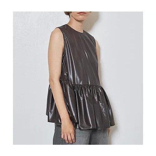 【ウィムガゼット/Whim Gazette】のギャザーノースリーブブラウス インテリア・キッズ・メンズ・レディースファッション・服の通販 founy(ファニー) https://founy.com/ ファッション Fashion レディースファッション Fashion for Women トップス・カットソー Cut & Sew Tops キャミソール&ノースリーブ Camisoles & Sleeveless Tops シャツ・ブラウス・オフィスカジュアル Elegant Blouses & Button-Ups 2025年 2025 2025-2026秋冬・A/W Autumn/Winter 2025–26 AW25–26 ギャザー Gathered, Ruffled サテン Satin, Glossy Fabric シンプル Simple, Minimal タイトスカート Pencil Skirt, Tight Skirt ノースリーブ Sleeveless, No-Sleeve ボトム Bottoms, Lower Wear マニッシュ Mannish, Boyish ワイド Wide, Wide Fit エレガント 上品 Elegant |ID: prp329100004636672 ipo3291000000033407181